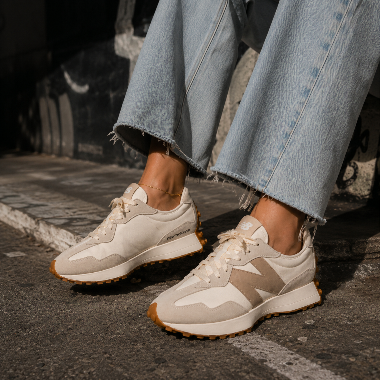 New Balance 327 - Branco/Bege